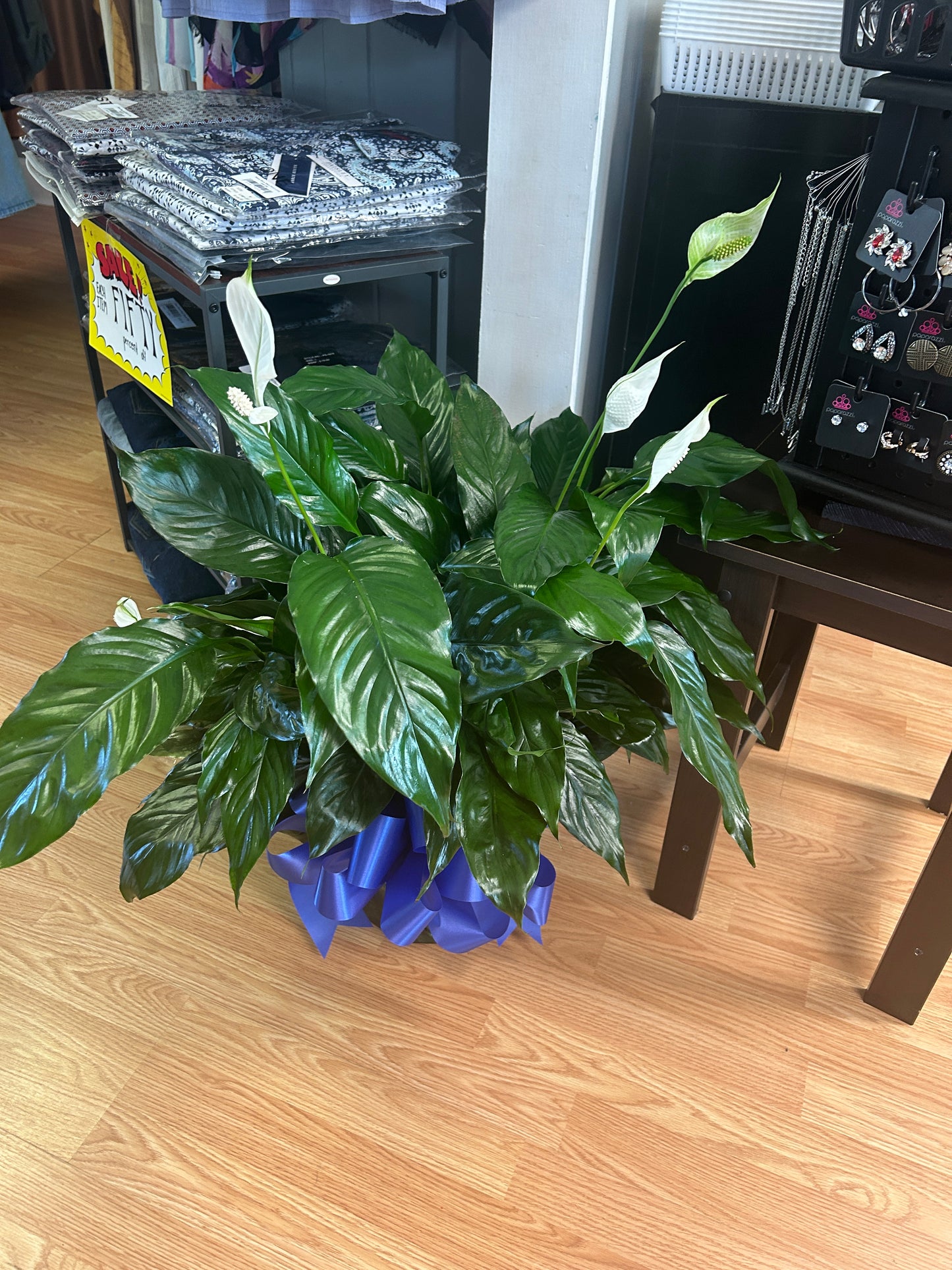 8’ Peace Lilies